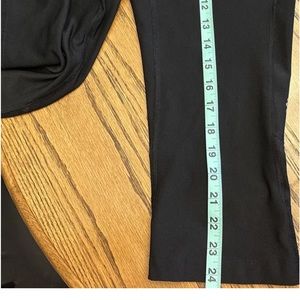 Black, Reebok play dry size medium Capri Legging in really good shape
